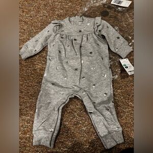 NWT Carter’s Gray w/Stars Onesie. 6 month